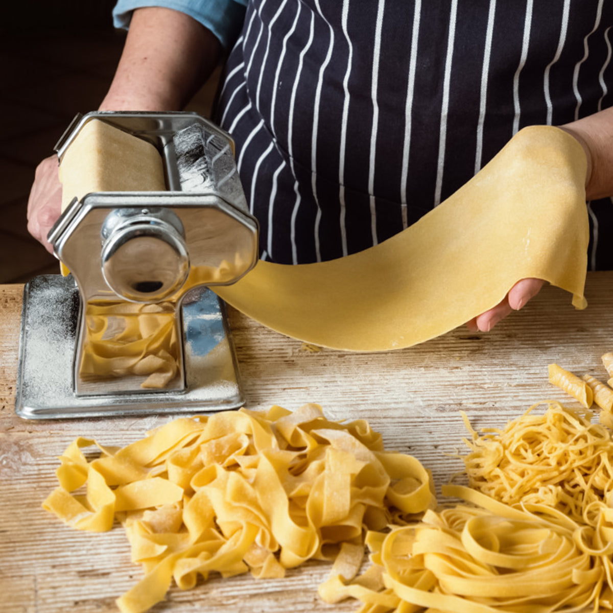 Hand-Crank Pasta Maker – photo 3